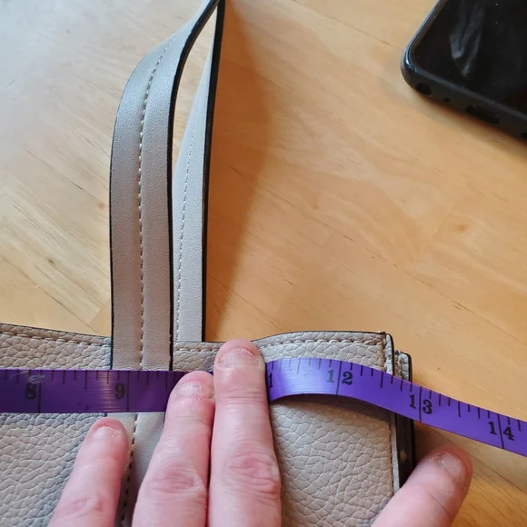 HOST PICK** CALVIN KLEIN HAND BAG - Picture 12 of 13